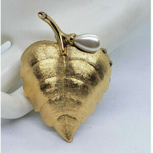Vintage Brooch Leaf With Faux Pearl Gold Tone Opens Locket Stash Perfume Avon